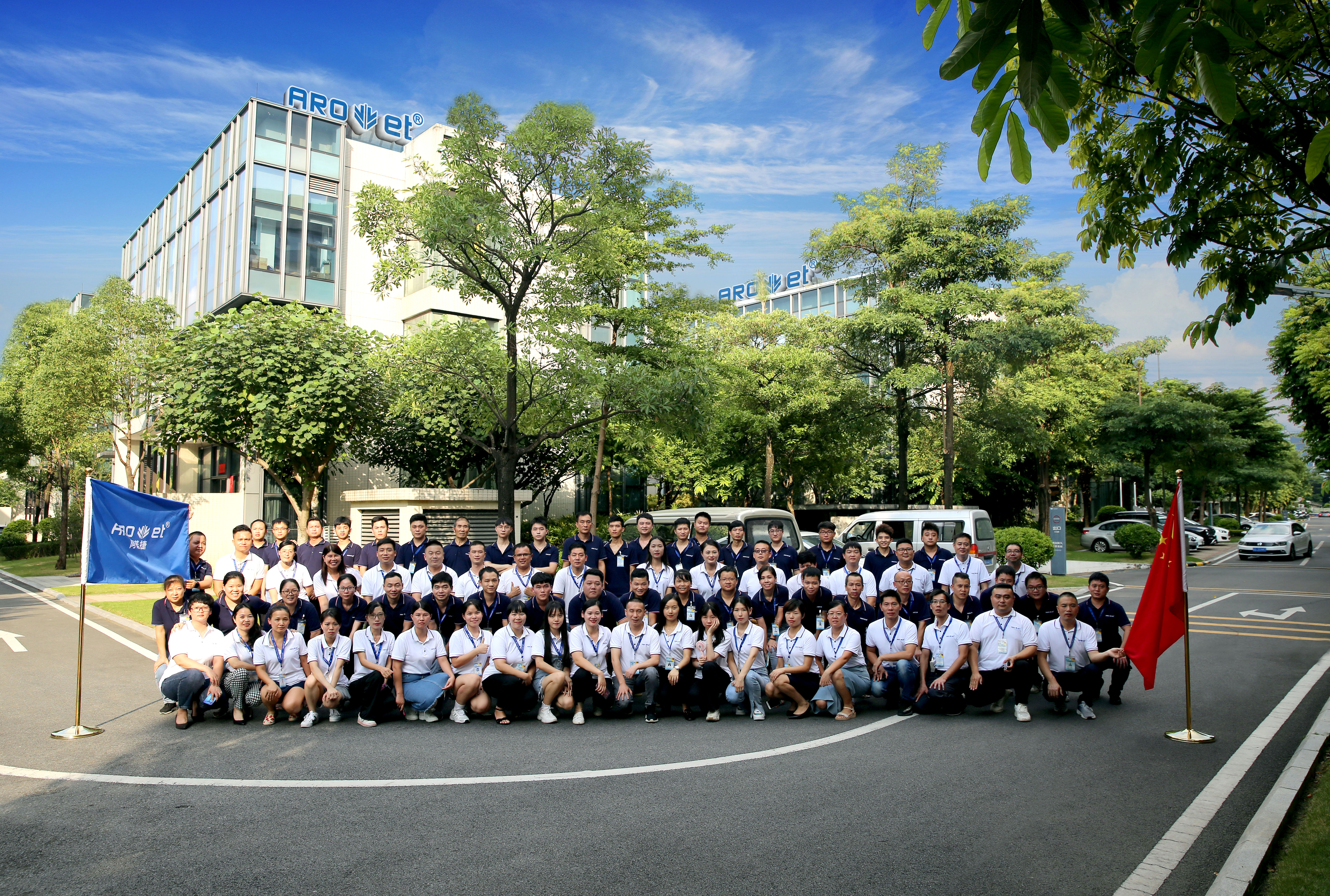 5163银河手机版全体家人合影照相