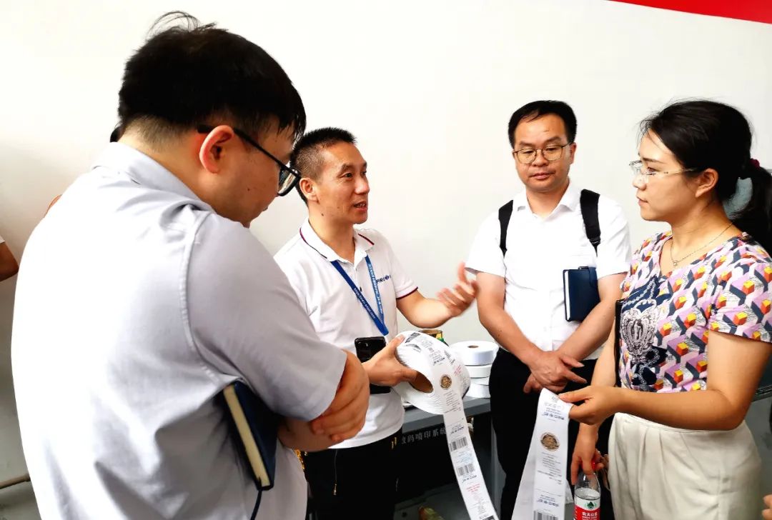 接待东莞松山湖科教局向导来我司工厂视察，，，指导事情！