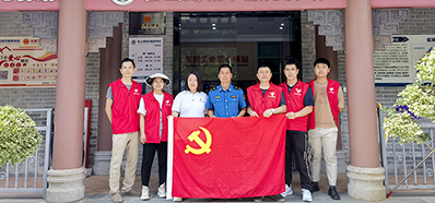 5163银河手机版党支部丨“爱在一起，，，，，卫爱而行”慰问环卫工人活动